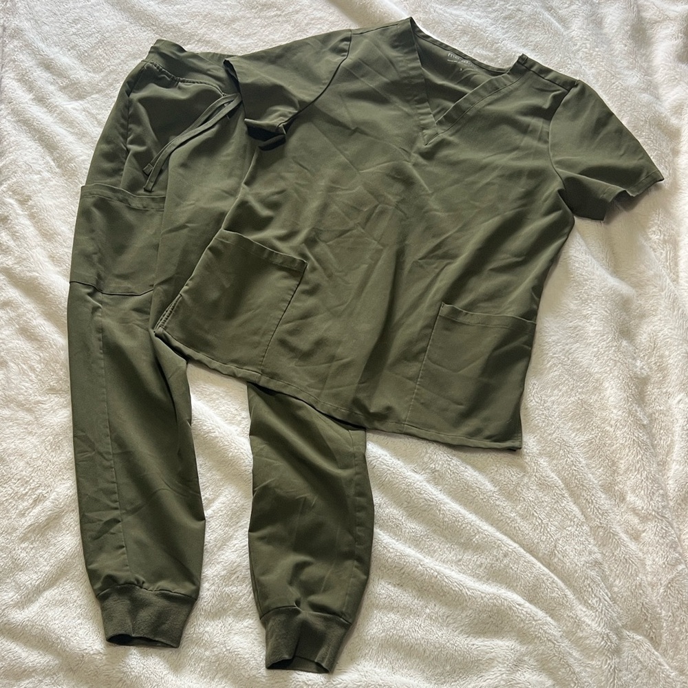 Women's Olive Mandala Scrub Set